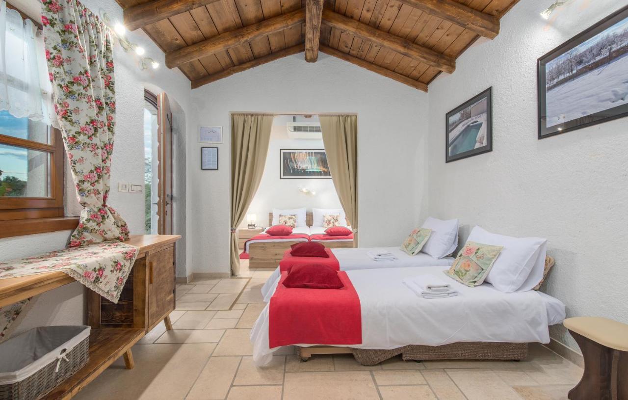 Family Villa Lipica With Private Pool And Jacuzzi Pazin Ngoại thất bức ảnh