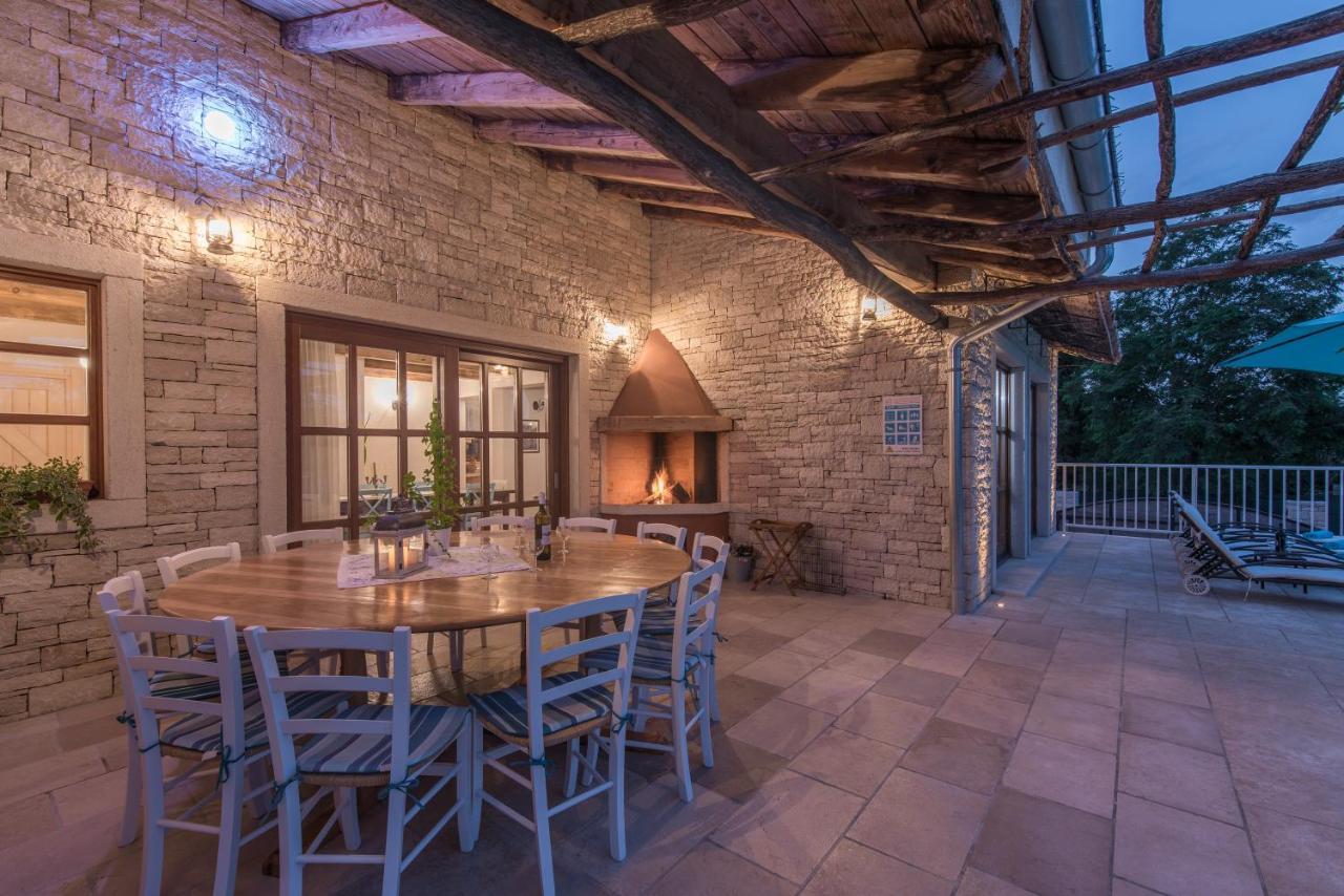 Family Villa Lipica With Private Pool And Jacuzzi Pazin Ngoại thất bức ảnh