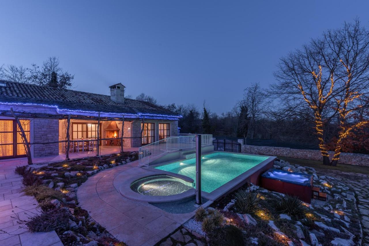 Family Villa Lipica With Private Pool And Jacuzzi Pazin Ngoại thất bức ảnh