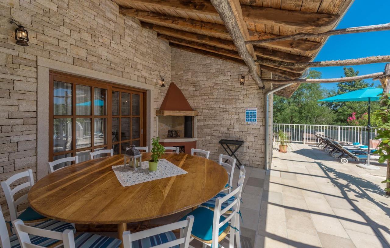 Family Villa Lipica With Private Pool And Jacuzzi Pazin Ngoại thất bức ảnh