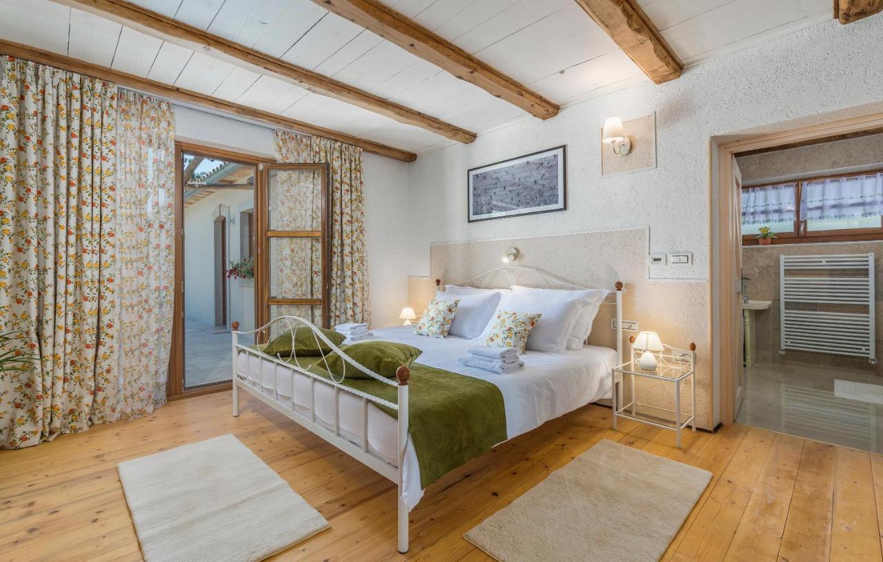 Family Villa Lipica With Private Pool And Jacuzzi Pazin Ngoại thất bức ảnh