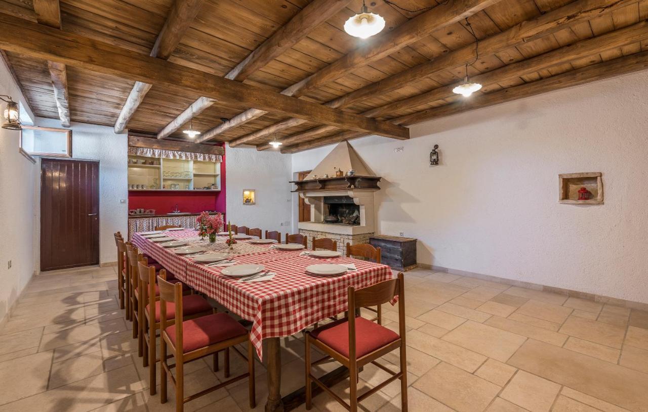 Family Villa Lipica With Private Pool And Jacuzzi Pazin Ngoại thất bức ảnh